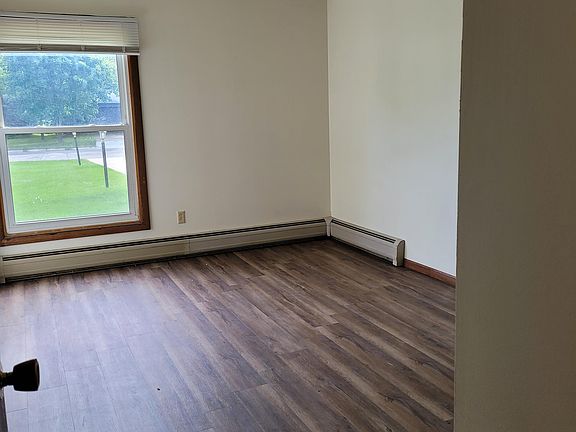 5th image of 313 Higgins Dr #8