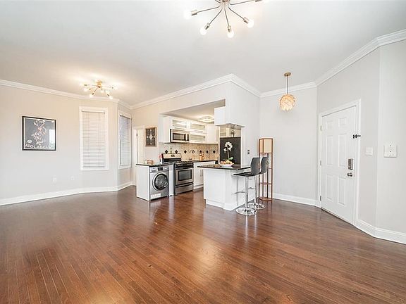 3rd image of 372 Communipaw Ave APT 4L