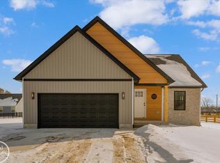 252 Shelldrake Ln, Saint Clair, MI 48079