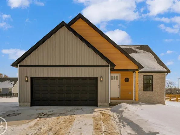 252 Shelldrake Ln, Saint Clair, MI 48079