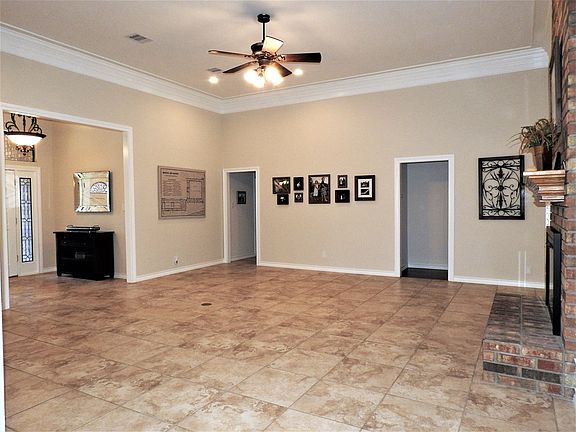4th image of 4517 Hilltop Dr