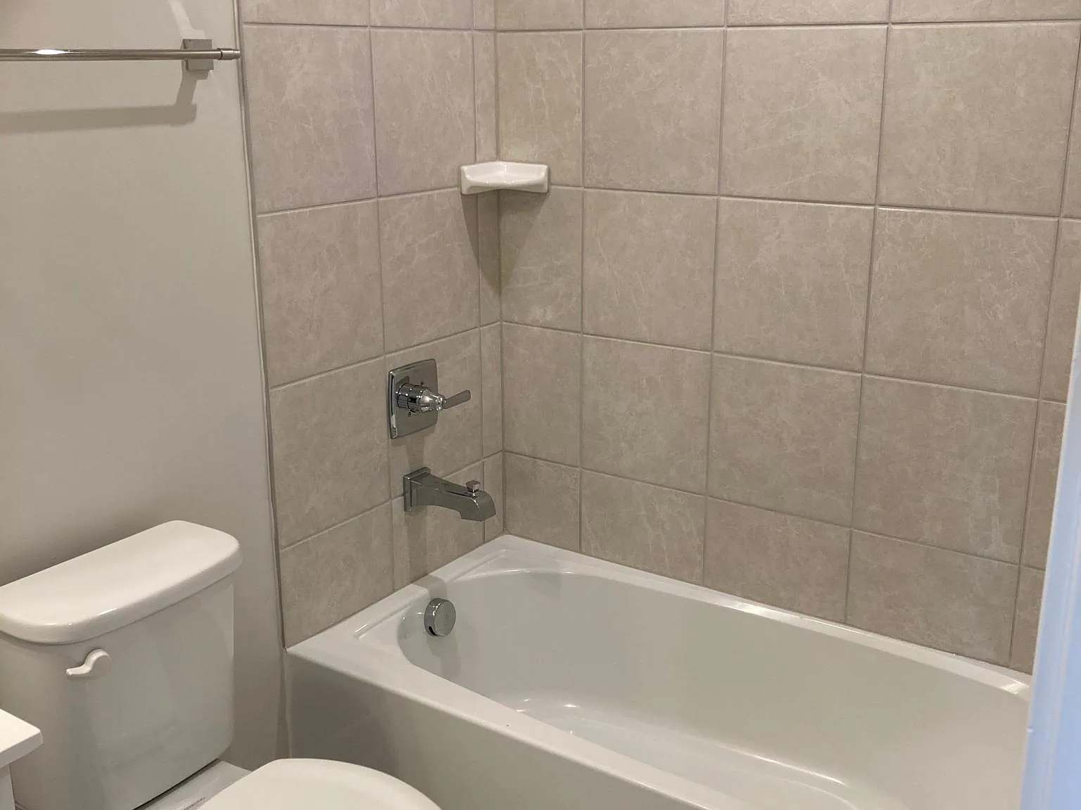 3 bed, 2.5 bath, 2614 sqft, $2,850 — Photo 4