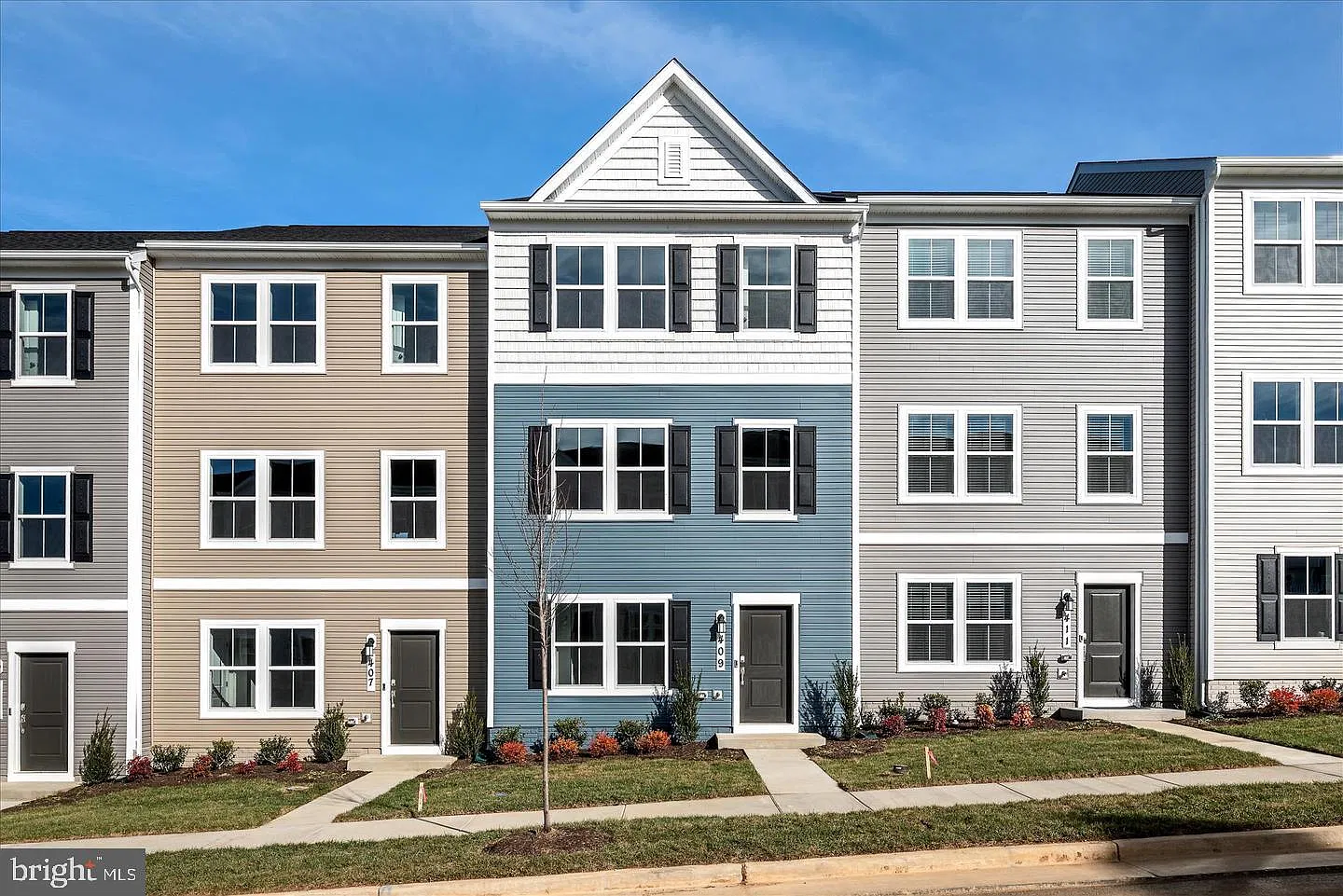 3 bed, 2.5 bath, 1660 sqft, $1,900 — Photo 1