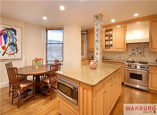 Sold by Warburg | media 17