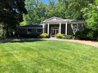 32721 White Oaks Trl, Beverly Hills, MI
