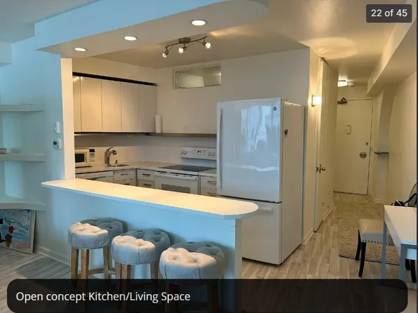 300 N State St, Chicago, IL