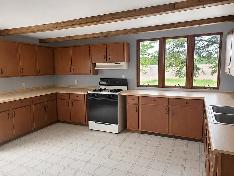 8201 Scheffler Rd — Photo 3