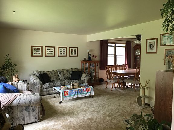 Living/dining combo...25’L