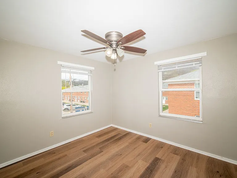 2100 Rhomberg Ave — Photo 8