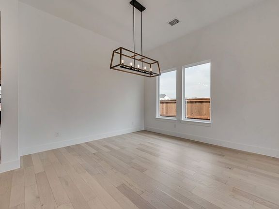 5th image of 1120 Bradford St