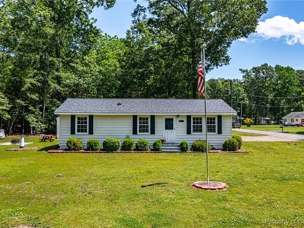25 Little John St, Reedville, VA 22539