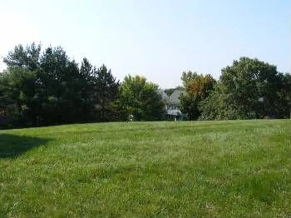 91 Victoria Heights Rd, Hyde Park, MA 02136