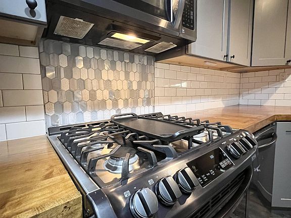 5th image of 9550 McLean St
