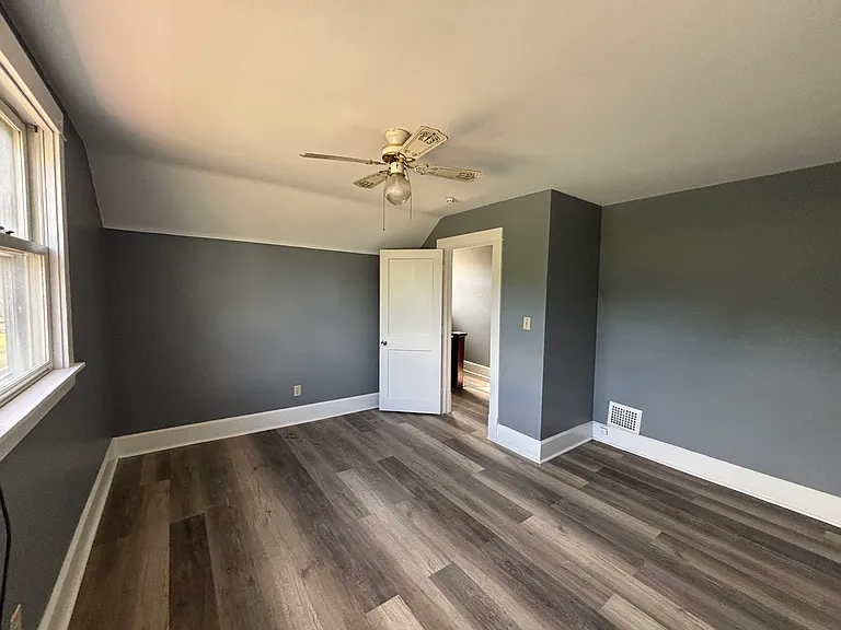 250 E Auburndale Ave — Photo 9