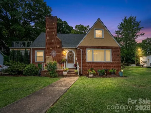 1017 Druid Cir, Charlotte, NC 28206