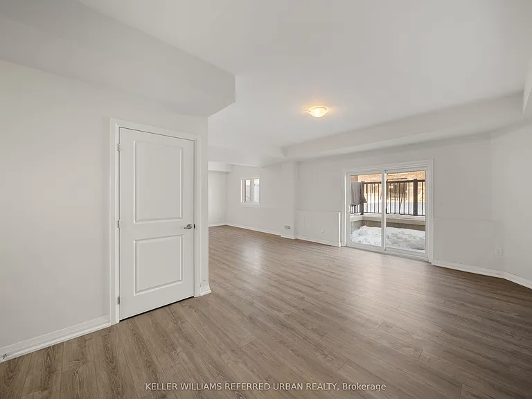 1466 Stovell Cres #MAIN UPPER — Photo 40