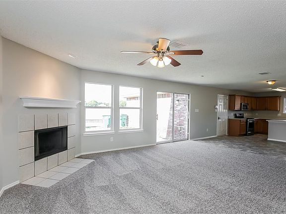 3rd image of 1307 Falcon Hollow Ln