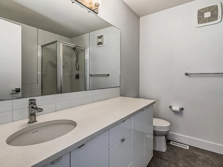 173 Cavanagh Cmn SW — Photo 22