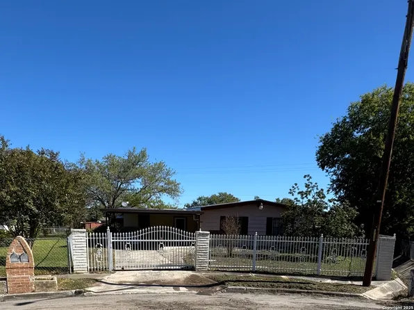 5247 Village Glen, San Antonio, TX 78218