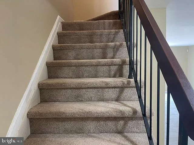 13 Chatham Ct — Photo 7