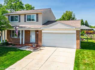 15639 Lauren Dr, Fraser, MI
