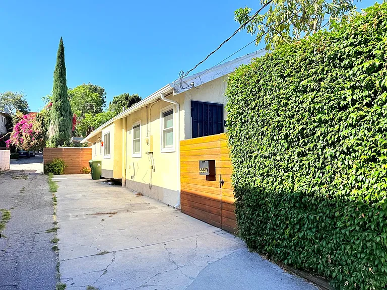 4447 Lockwood Ave — Photo 3