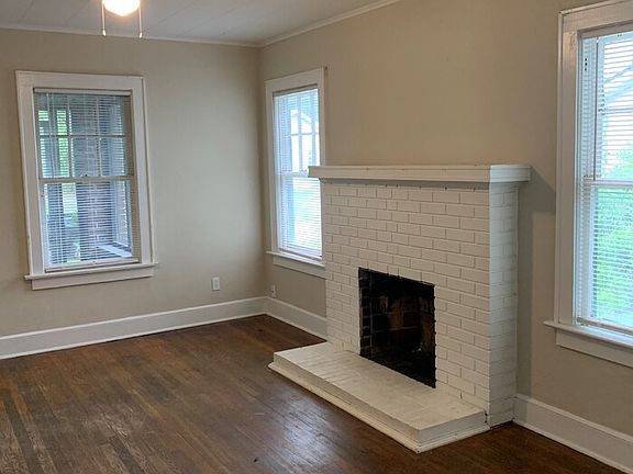 4th image of 261 E 45th St