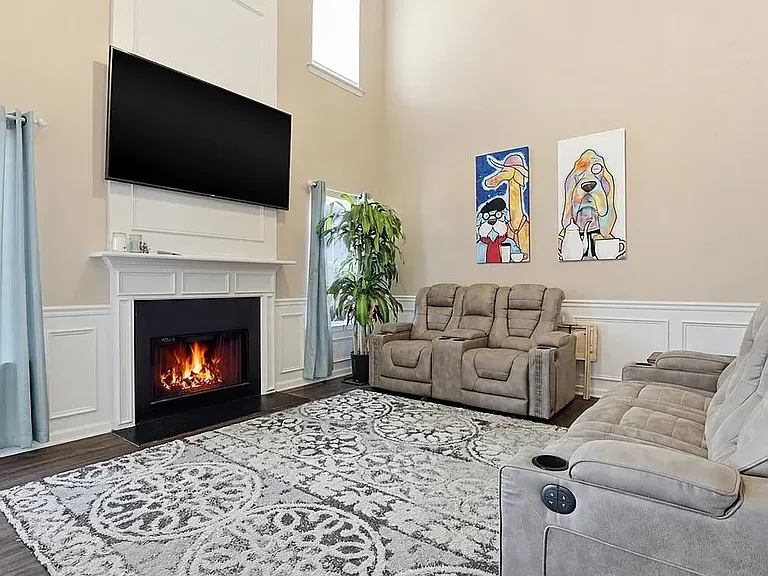 217 Sandy Ln — Photo 2