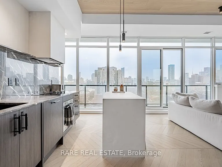 297 College St #Penthouse 5 — Photo 23