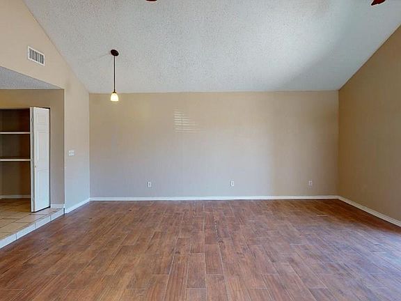 5th image of 4421 Hinkle St