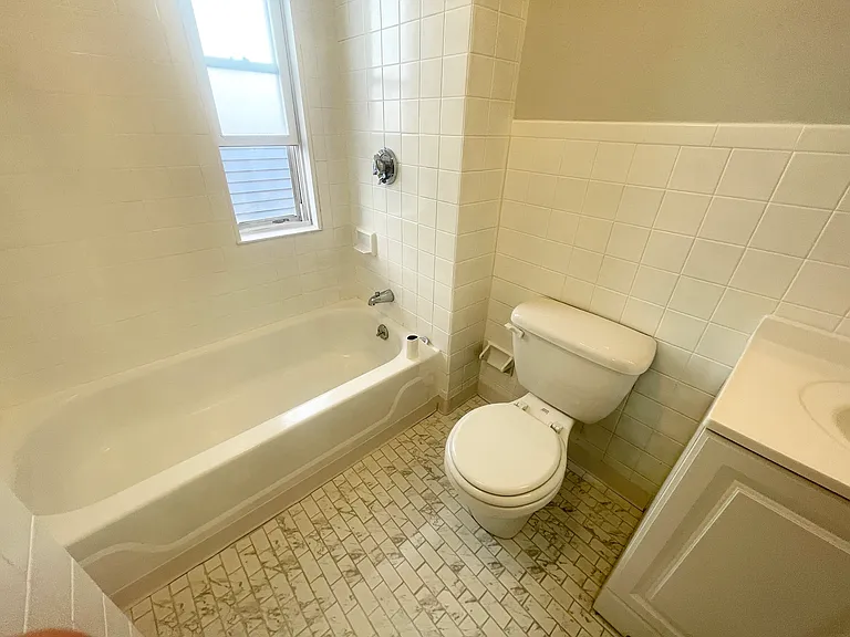 22 Howell St #3V — Photo 5