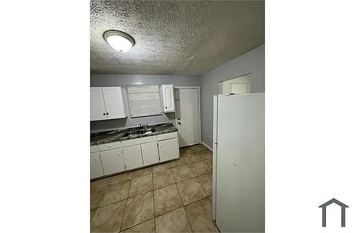 1632 W 8th St #1 Photo 1