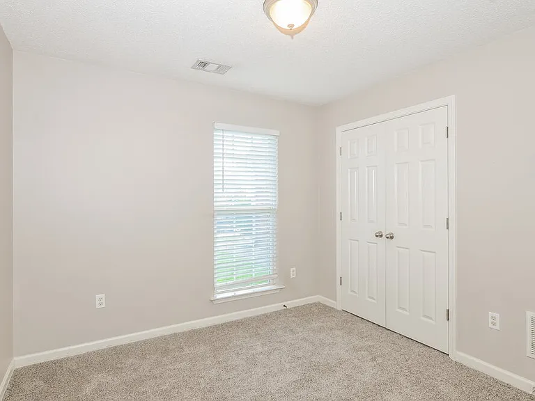 1720 Cherry Creek Dr — Photo 12