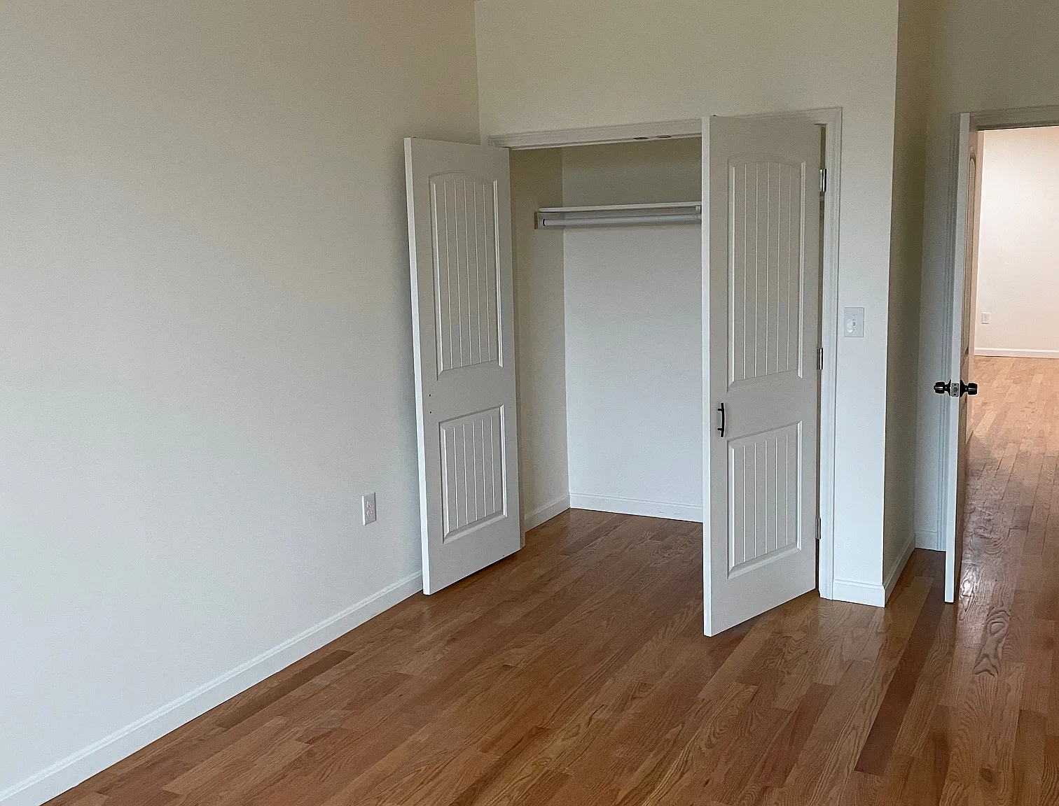 265 Essex St — Photo 4