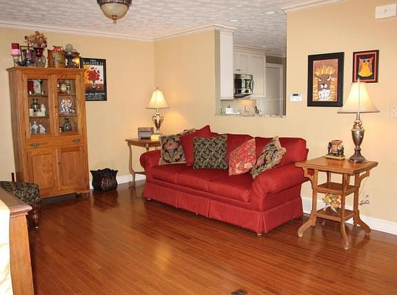 5th image of 348 Cadbury Dr