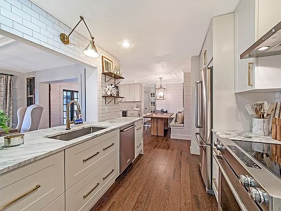 4th image of 9807 Sussex St