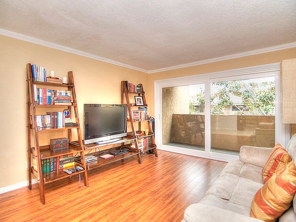 3rd image of 1101 W Macarthur Blvd Unit 300