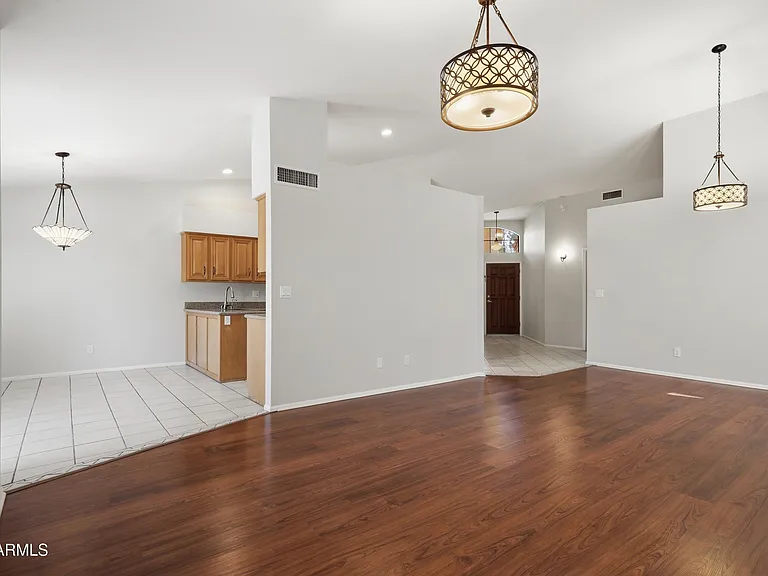 225 W Vera Ln — Photo 7