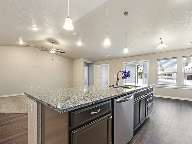 7807 S Dewberry Ave — Photo 17