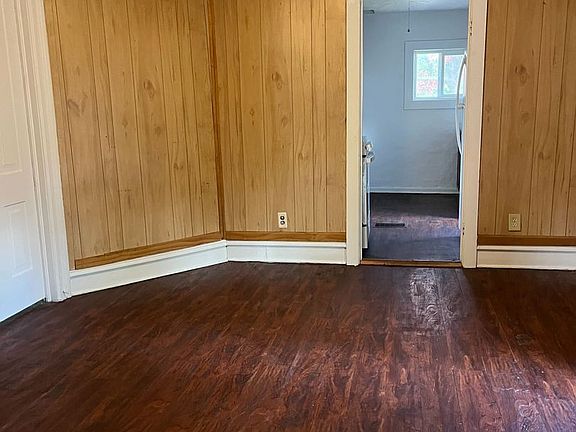 4th image of 429 Shirley St NE #2