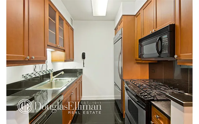 Rented by Douglas Elliman | media 20