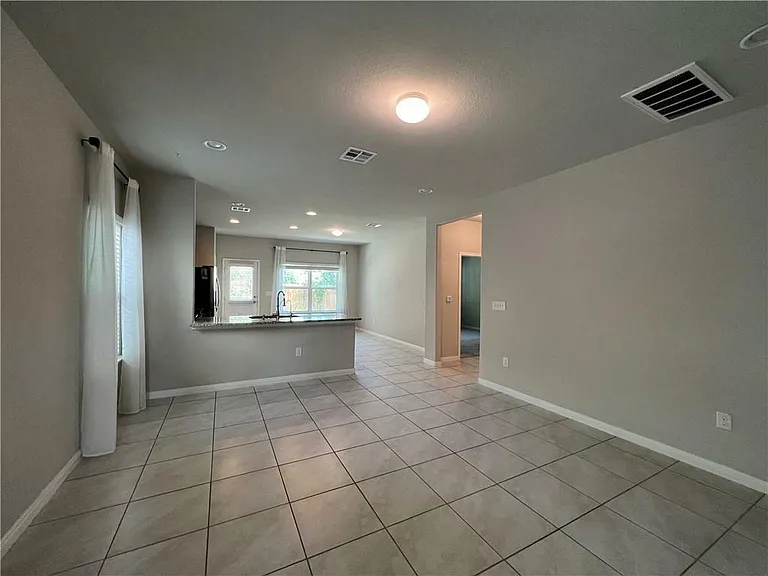 1140 La Conterra Blvd — Photo 6