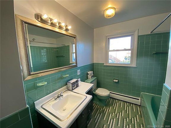 5th image of 92 Greenfield Dr