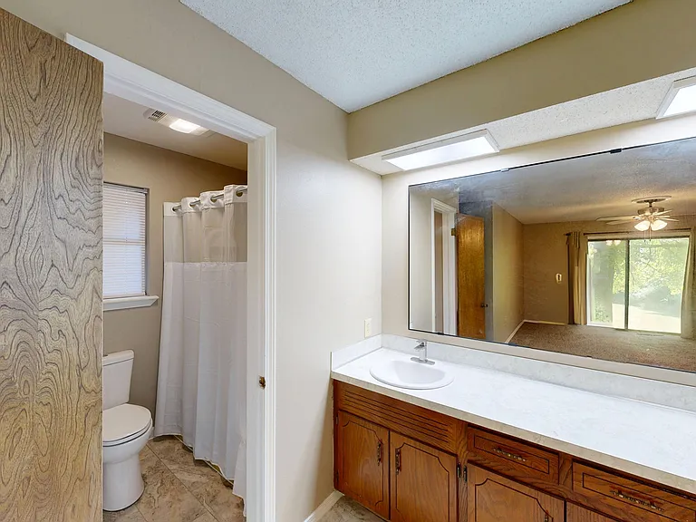 1275 N Gregg Ave — Photo 27
