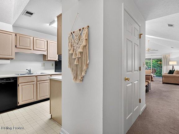 4th image of 1305 Forest Park Rd