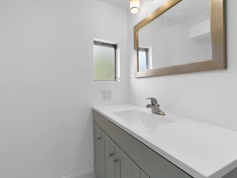 285 Aristides St — Photo 12