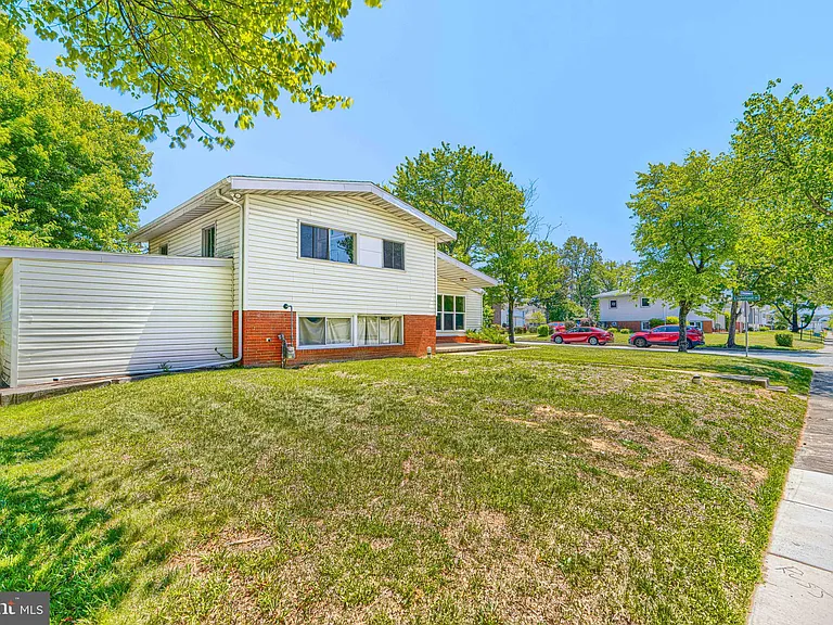 6901 Chippewa Dr — Photo 3