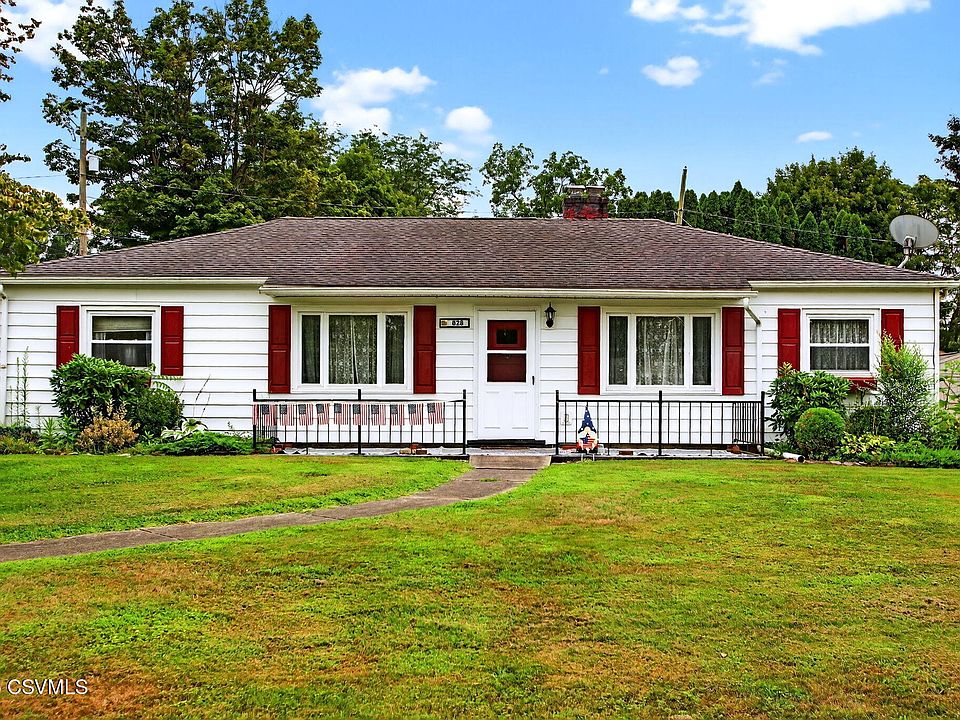 1st image of 828 Blue Hill Dr