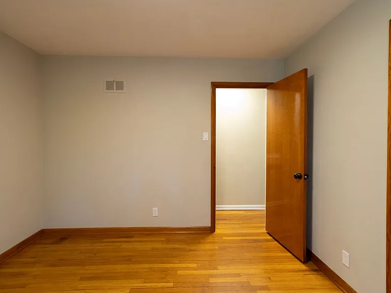 1008 Lakeshore Dr — Photo 9