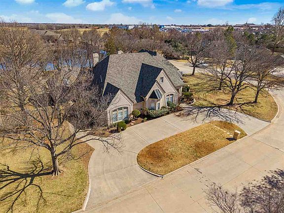 4th image of 2601 NW Lake Ridge Dr